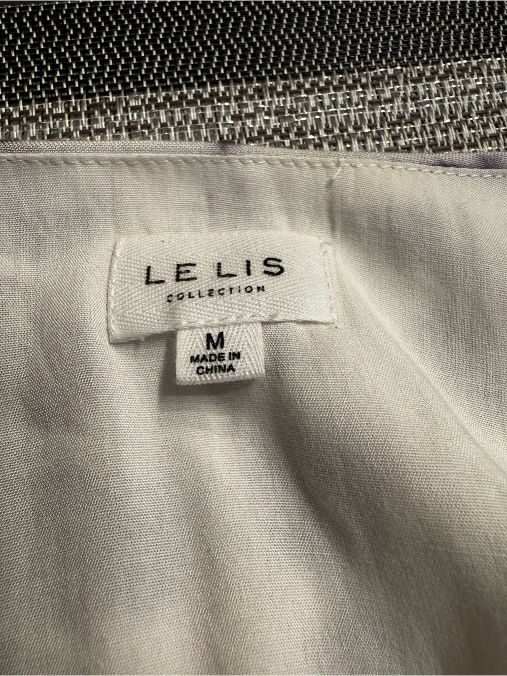 Le Lis white & gray tie-dye ruched waist V neck crop top with short sleeves, M. - Picture 10 of 14